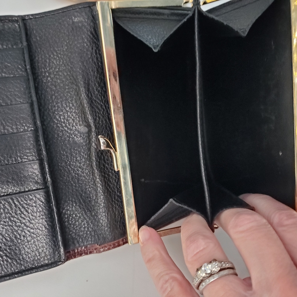 Bally Black and Brown Leather Wallet With Kiss Lock - Picture 12 of 12